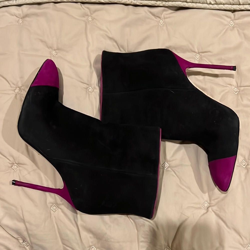 Boot  , 2 tone black and  dark pink .